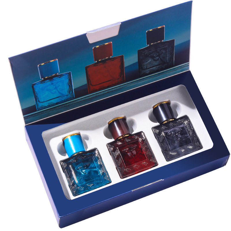 The Echino men’s fragrance collection has a long-lasting fragrance.